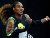 Tennismama Serena Williams viert haar langverwachte comeback aan de zijde van haar zus Venus