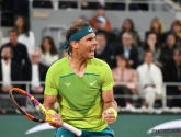 Nadal bewijst in nachtelijke topper nog altijd de gravelkoning te zijn en verslaat Djokovic na vier meeslepende sets