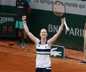 🎥 Alison Van Uytvanck ontdoet zich van Française en plaatst zich voor tweede ronde in Rabat