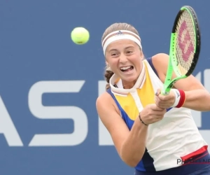 Ostapenko smeert Pliskova een eerste nederlaag aan, maar moet het strijdtoneel verlaten