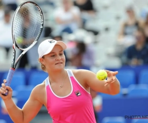 Barty gemakkelijk door maar Australian Open-winnares van 2020 ligt er al uit in Charleston