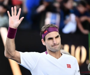 Roger Federer komt meteen met de schrik vrij op Wimbledon: Zwitser heeft vijfsetter nodig, maar gaat door na opgave tegenstander