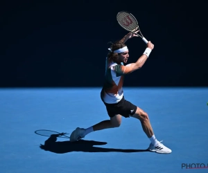 AO: Tsitsipas en Medvedev klaren de klus (al beseft die eerste dat amper), nummer 2 bij de dames heeft 3 sets nodig