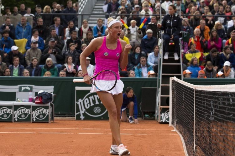 Yanina Wickmayer haalt al haar tweede trofee van het jaar binnen in het dubbelspel