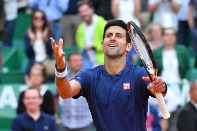 Djokovic al bij al makkelijk naar halve finale in Rome