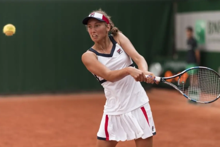 Elise Mertens zorgt in Peking voor fantastische stunt en schakelt 's werelds nummer 10 uit