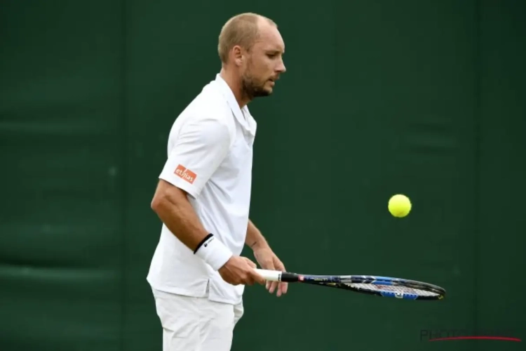 Darcis bijt in het zand tegen piepjonge Rus