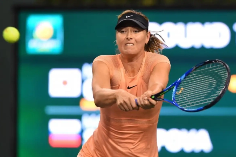 Ex-nummer één Maria Sharapova viert voor het eerst sinds januari feest