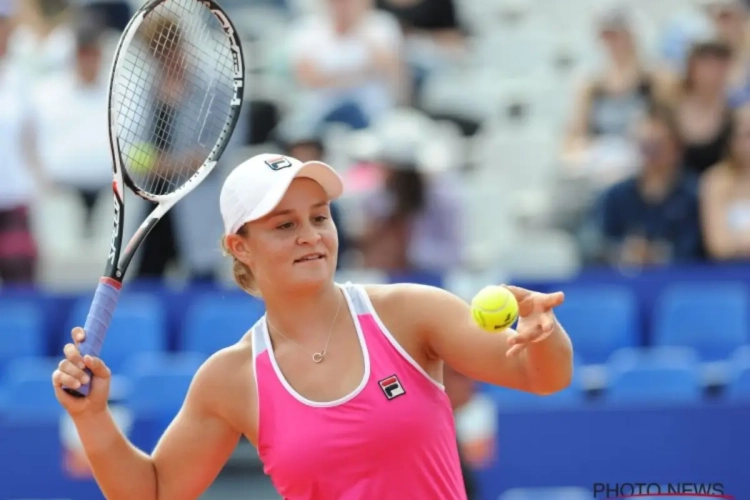 Barty gemakkelijk door maar Australian Open-winnares van 2020 ligt er al uit in Charleston