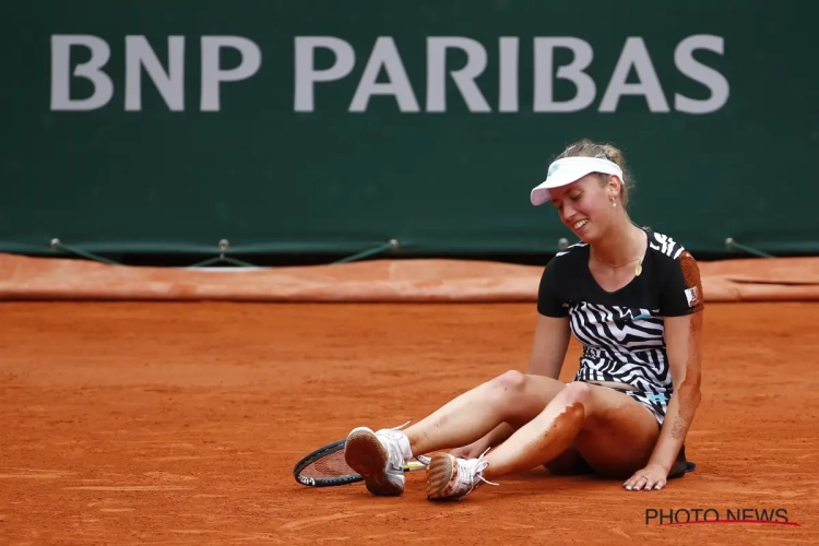 Switch naar gravel vergt aanpassing: Elise Mertens mist setballen en gaat onderuit in Charleston