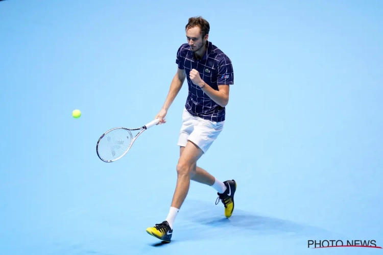 Daniil Medvedev komt met de schrik vrij op de Australian Open: Nummer 2 van de wereld verliest eerste twee sets, maar trekt alsnog aan het langste eind