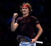 Alexander Zverev klopt John Isner en plaatst zich voor halve finales op de Masters