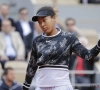 Naomi Osaka stoot na een thriller door naar derde ronde op Roland Garros