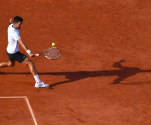 Gênant! Onherkenbare Djokovic gaat eruit tegen boezemvriend Goffin