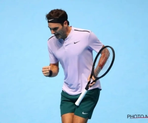 Ervaren rot Roger Federer als eerste zeker van een ticket voor halve finales na driesetter