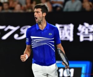 's Werelds nummer 9 komt krampen niet te boven na marathonpartij, Djokovic wel bijzonder makkelijk bij laatste 4