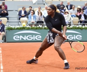 Serena Williams en Simona Halep elk via heel ander scenario naar volgende ronde