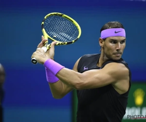 🎥 Rafael Nadal verzorgt de show en versiert matchpunt met weergaloze bal