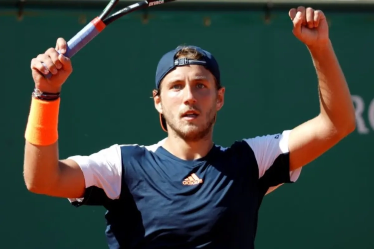 Pouille schrijft toernooi van Stuttgart op zijn naam na zware driesetter