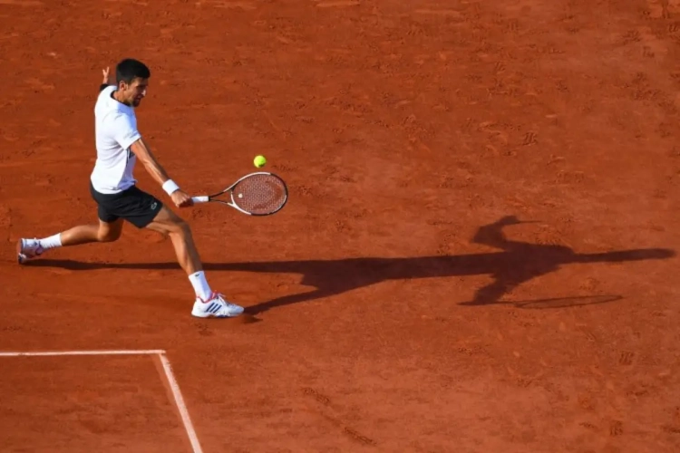 Gênant! Onherkenbare Djokovic gaat eruit tegen boezemvriend Goffin