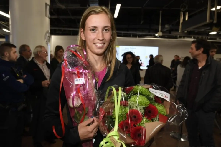 ? Een warm welkom voor Elise Mertens op Zaventem