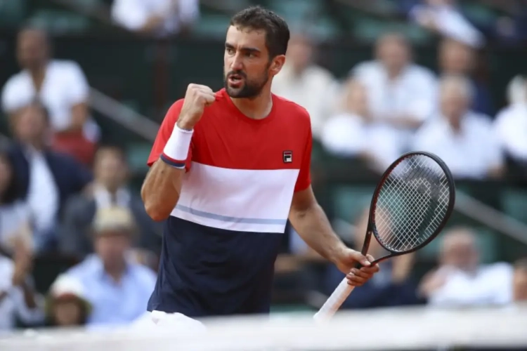 Djokovic nu echt zege van halve finales op ATP Finals na verlies Isner