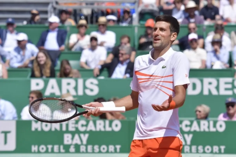 Djokovic zoekt opnieuw de tennisbaan op en traint met... andere speler die positief testte