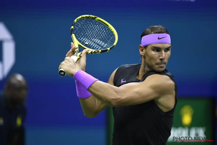 🎥 Rafael Nadal verzorgt de show en versiert matchpunt met weergaloze bal