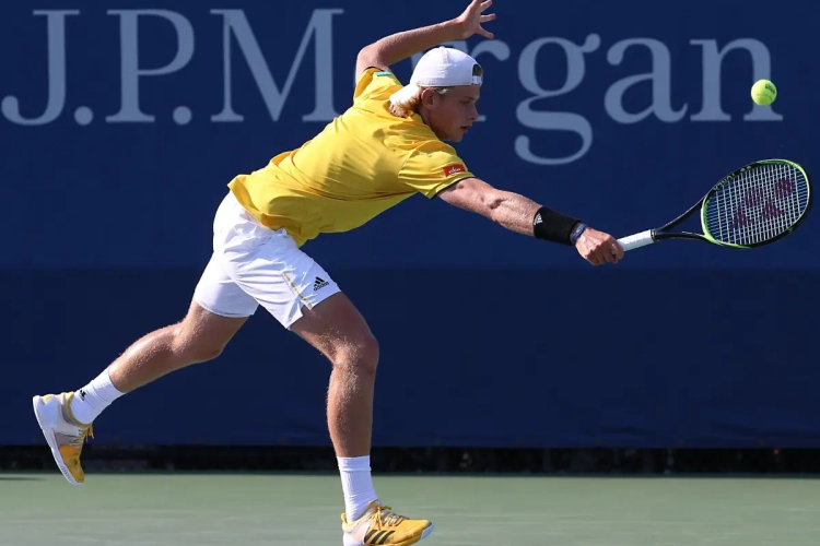 Zizou Bergs onderuit in eerste match van Davis Cup Finals